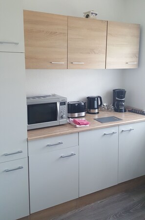 Refrigerador, microondas, horno y periquera 