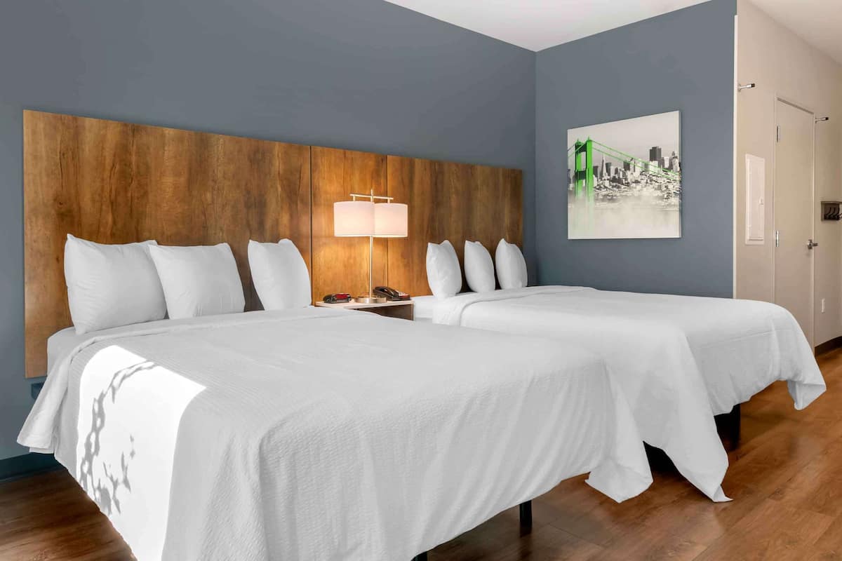 Studio Tiêu chuẩn, 2 giường cỡ queen, không hút thuốc, tủ lạnh & lò vi sóng | Bộ đồ giường cao cấp, bàn, bộ trải giường