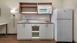 スタンダード スタジオ キングベッド 1 台 禁煙 冷蔵庫 & 電子レンジ | 専用キッチン | 大型冷蔵庫、電子レンジ、コンロ