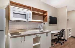 Standard Studio, 1 Queen Bed, Non Smoking, Refrigerator & Microwave | Premium bedding, desk, bed sheets - Extended Stay America Premier Suites Atlanta Newnan (Newnan)