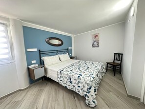 4 bedrooms, iron/ironing board, travel cot, free WiFi