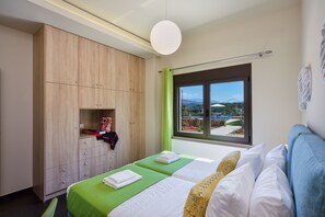 5 bedrooms, in-room safe, desk, iron/ironing board