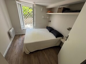 2 bedrooms, desk, iron/ironing board, travel crib