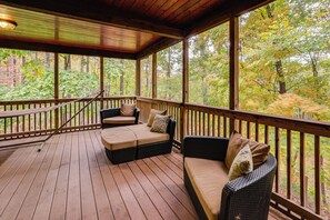 Property grounds - Spacious 5,200-Sq-Ft Cabin in Shenandoah Valley (Maurertown)