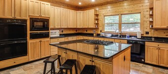 Spacious 5,200-Sq-Ft Cabin in Shenandoah Valley