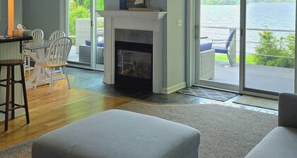 Enjoy the Leisurely Camp Life - Galway Lake Spacious Waterfront Home