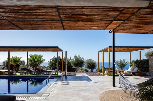 Luxe Coastal Escape with Sea Views - Kumo Villa I