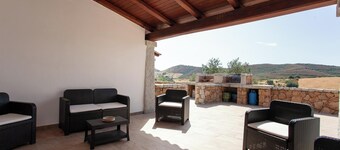 Holiday Apartment "Immerso nel verde" with Wi-Fi, Terrace & Garden