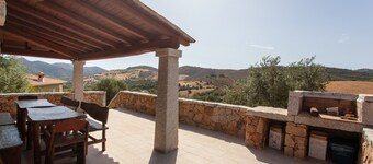 Holiday Apartment "Immerso nel verde" with Wi-Fi, Terrace & Garden