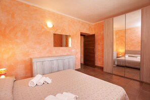 4 habitaciones, tabla de planchar con plancha y wifi gratis 
