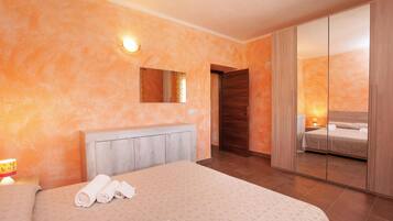 4 bedrooms, iron/ironing board, free WiFi, bed sheets