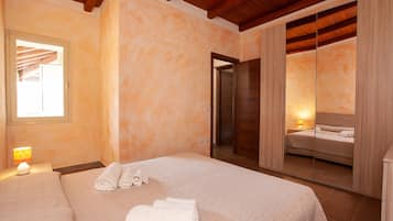 4 bedrooms, iron/ironing board, free WiFi, bed sheets