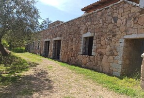 Exterior - Holiday Apartment "Immerso nel verde" with Wi-Fi, Terrace & Garden (San Teodoro)