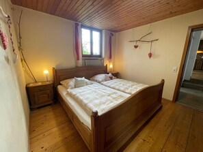 1 bedroom, free WiFi, bed sheets - Holiday Apartment near Lake Constance with Wi-Fi (Überlingen)