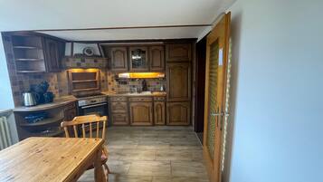 Kühlschrank, Ofen, Herdplatte, Geschirrspüler