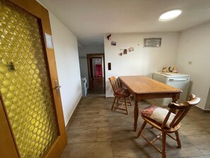 Dining - Holiday Apartment near Lake Constance with Wi-Fi (Überlingen)