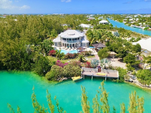 Amazing Waterfront Villa