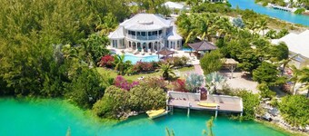 Amazing Waterfront Villa