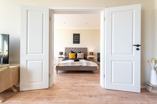 Stylische Altbauwohnung mit 2 Schlafzimmern - 200m zur Elbe - zentrumsnah