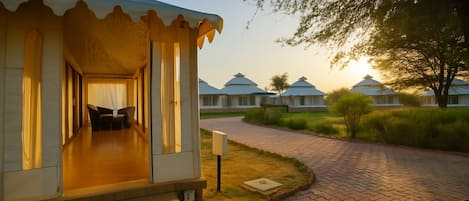 Luxury Tent | Minibar, bed sheets