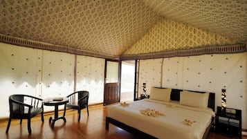 Comfort Tent | In-room dining