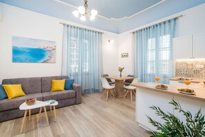 Apartment | Living area | Flat-screen TV