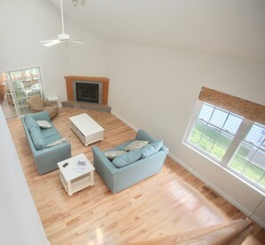 Smart TV, fireplace, books, stereo