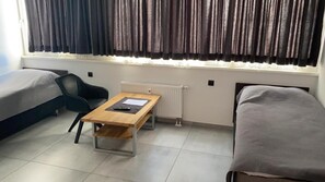 Free WiFi, bed sheets - Stadtpension Heilbronn (Heilbronn)