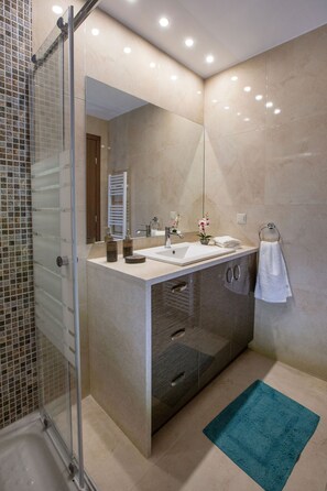 Comfort Apartment | Bathroom - Stunning Apt near Acropolis Museum by GHH (Athens)
