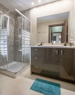 Comfort Apartment | Bathroom