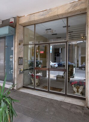 Front of property - Stunning Apt near Acropolis Museum by GHH (Athens)