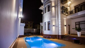 Outdoor pool - Hotel Ak Saray (Tashkent)