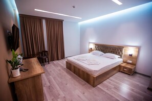 Premium bedding, down duvets, Select Comfort beds, desk - Hotel Ak Saray (Tashkent)