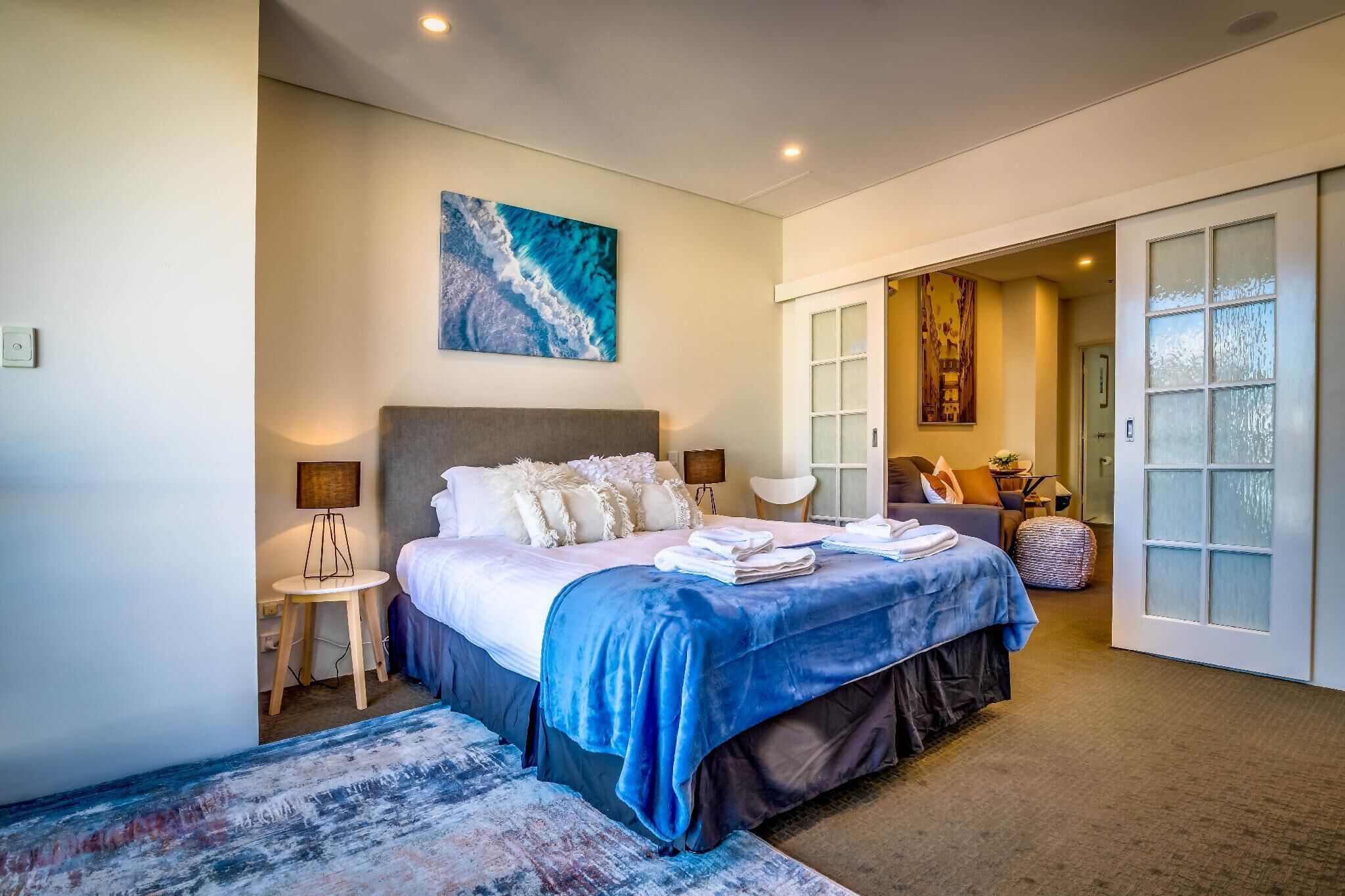 Fully equipped one bedroom, lift , central locations up high river and city views