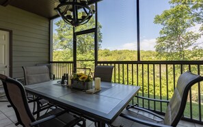 Appart'hôtel, 3 chambres | Restauration extérieure