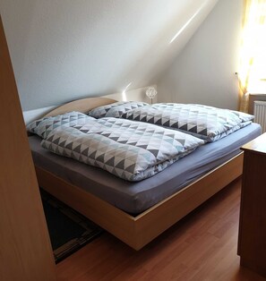 2 bedrooms, in-room safe, iron/ironing board, WiFi - Ferienwohnung Smid, 25124 - Ferienwohnung Smid (Bunde)