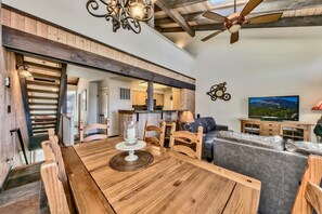 Dining - Lakeland Village #462 - Pine Peak Paradise 2.5BR (South Lake Tahoe)