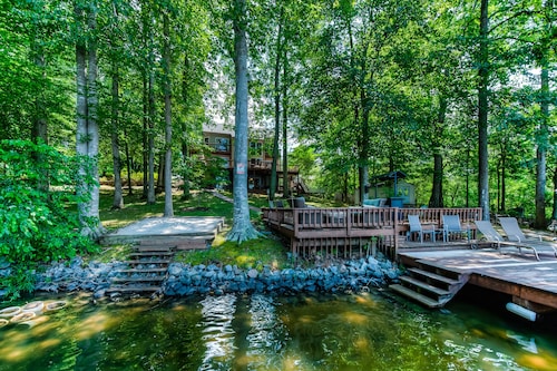 Spacious lake lodge with a private dock, wraparound decks & foosball