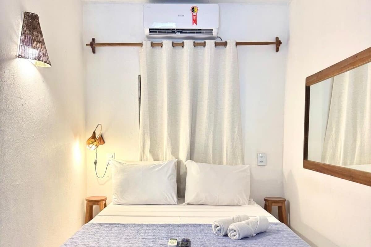 Habitación triple estándar | Minibar, caja fuerte, cortinas opacas y tabla de planchar con plancha