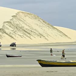 Una spiaggia nelle vicinanze, sabbia bianca, navetta per la spiaggia
