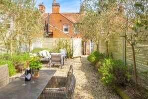 Outdoor dining - Tide Cottage (O), Overstrand, Norfolk (Overstrand)