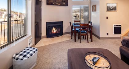 Updated Corner Unit Condo. Next to Giant Steps Ski Lift.