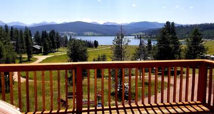 Slim's Hideaway - Cozy cabin with spectacular lake view