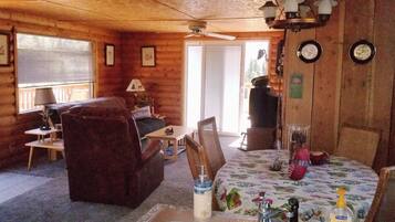 Smart TV, reproductor de DVD, libros y videoteca