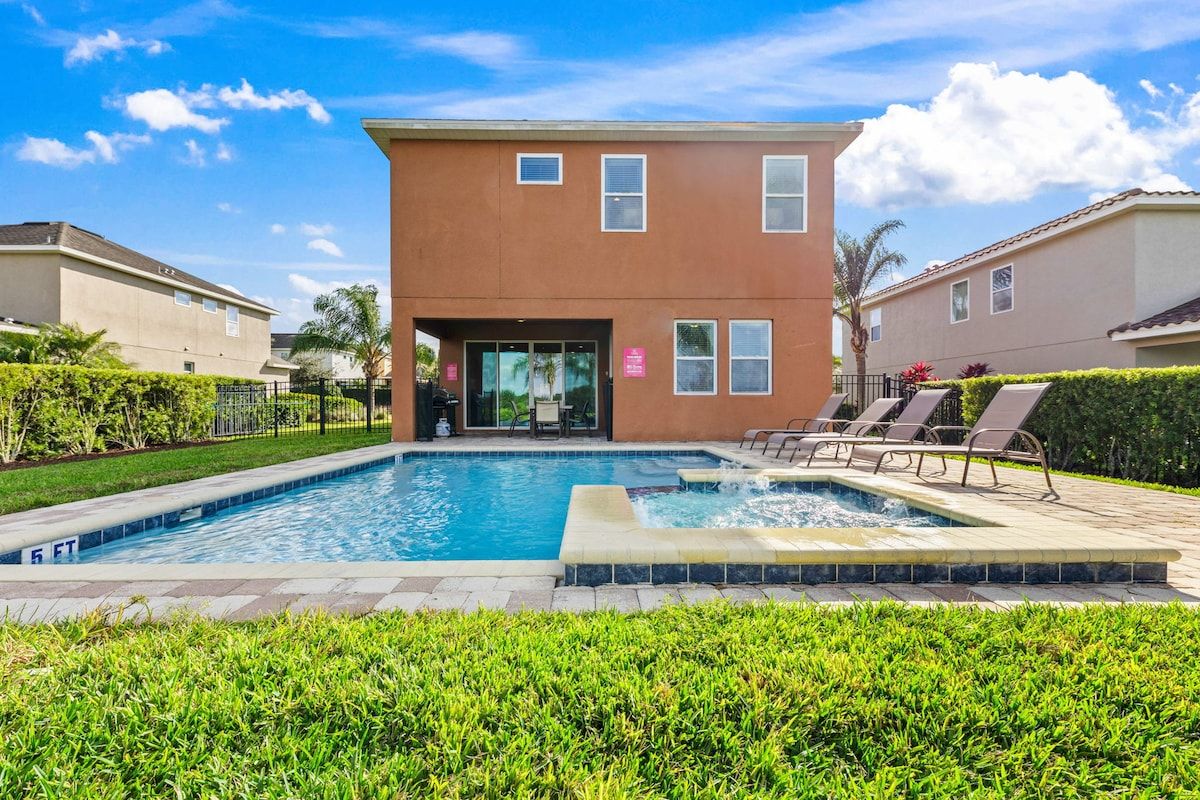 Splendid Outdoor pool Area of the Home in Kissimmee Florida - Dive into relaxation at the outdoor pool area  - Sparkling waters and sun-kissed loungers create an oasis of leisure and rejuvenation - Embrace the tranquility of the outdoors