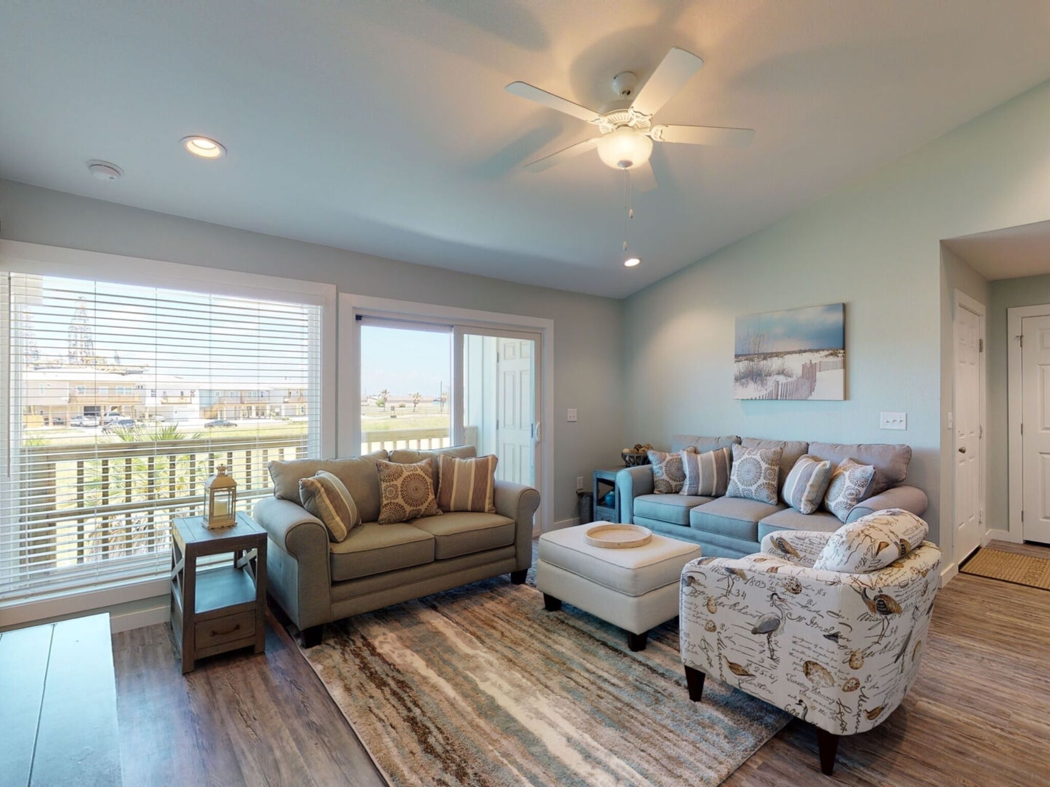 AHF222 New 2nd Floor Condo, Close to Pool, Hot Tub, Near Marina and Ferry