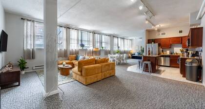 BIG Downtown Penthouse|Vintage 3bd (GYM+Balcony)