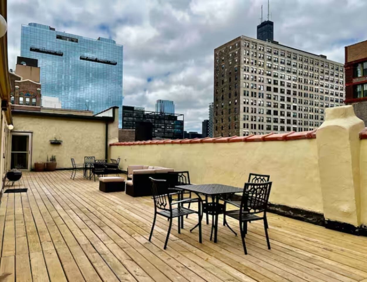 屋外ダイニングエリア