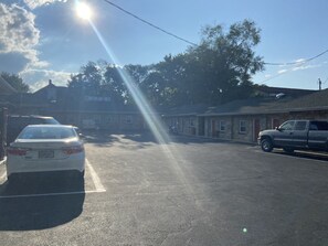 ที่จอดรถฟรี