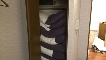 1 bedroom, desk, free WiFi, bed sheets